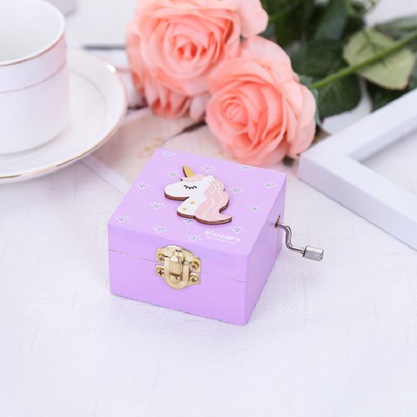 Hölzerne Einhorn Music Box handgekurrelt Mädchen Schmuck Musical Box Spielzeug Kinderbaby Game Box Speziales Souvenir Geschenk für kleine Mädchen