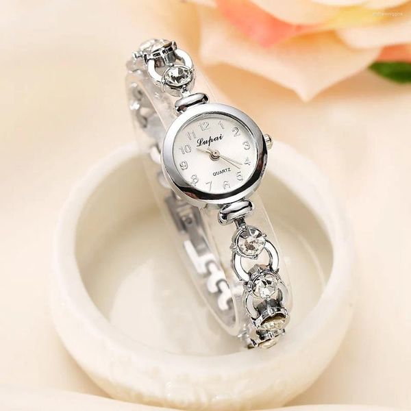 Armbanduhr Retro Quarz Uhr Klassische Römische Skala Ladies Bracelet Watches Frauen Hochwertige Silber Armbanduhr Vintage Frau