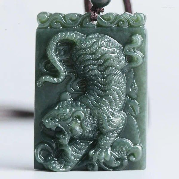 Dekorative Figuren Ein Jade -Cyan -Farb -Tiger -Figur -Statue -Tierkreisanhänger