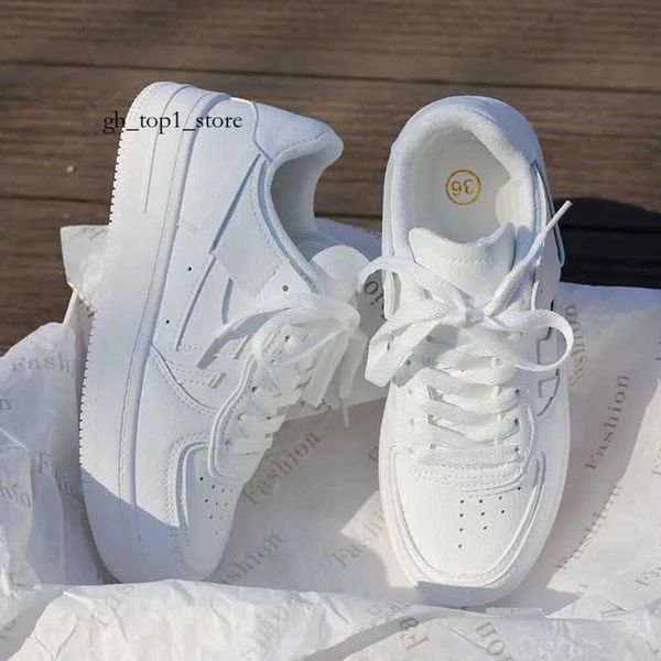 2021 PU Leather White White White Whive Woman Vulcanize Sneaker Sport traspirante che cammina con piattaforme estive scarpe piattano Q240115 265