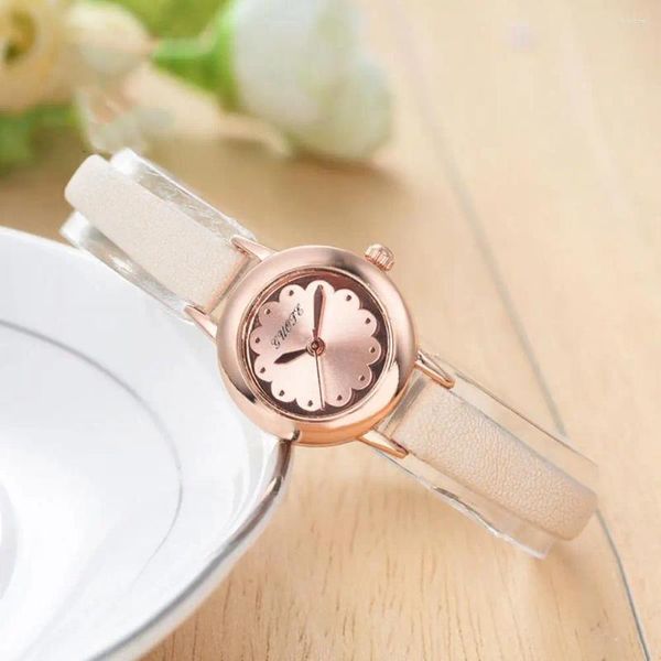 Armbanduhrenbeobachter koreanischer Stil Armbanduhr Bunte Blumenblumen -Student Quarz Uhr mit verstellbarem Kunstleder -Leder -Gurt hohe Genauigkeit für die Datierung