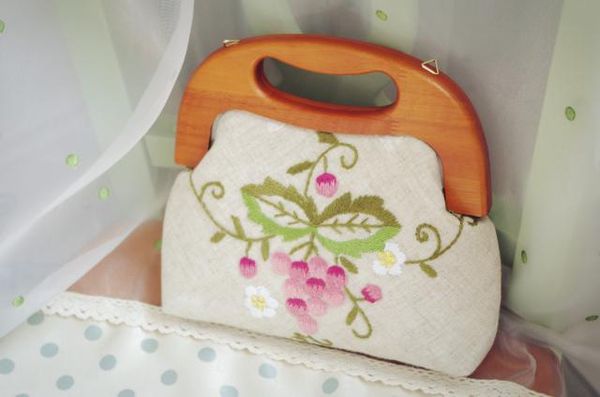 Perdido em moldura de madeira vintage natural e alça de bolsa Flores de uva bordado artesanal boho saco de linho Evento de casamento Noiva