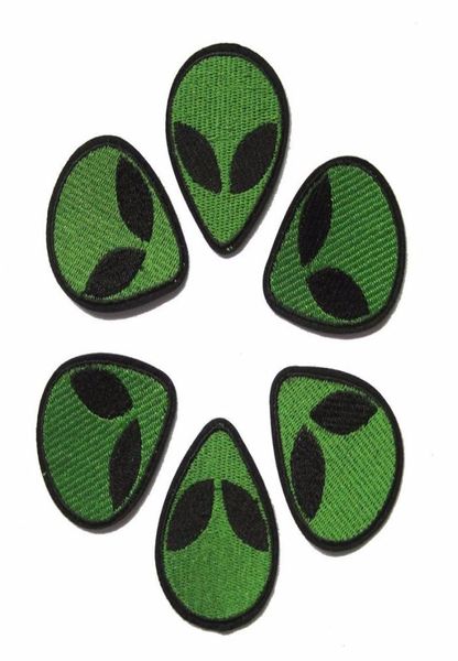 10pcs Alien Patches UFO -Punk -Abzeichen für Kleidung Eisen Sticked Patches Bügeleisen auf Flecken Nähzubehör für DIY Clode4349287