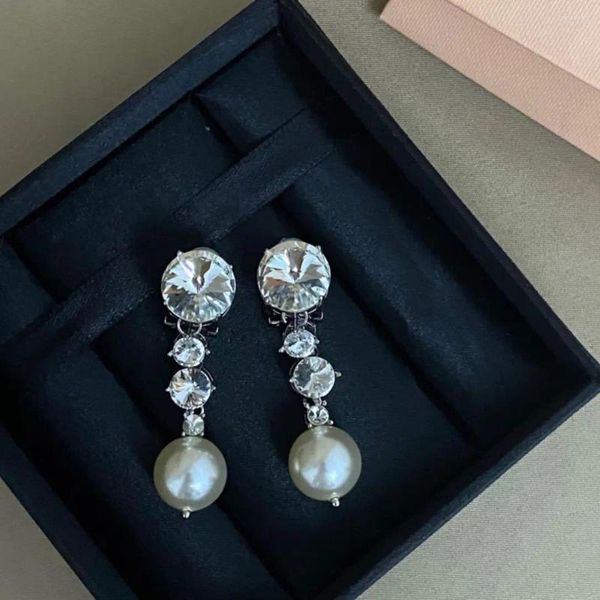 Серьги модные бренд Crystal Pearl Ear Clip Женщины дизайнерские ювелирные украшения высшего качества прекрасных девушек тенденция подарка