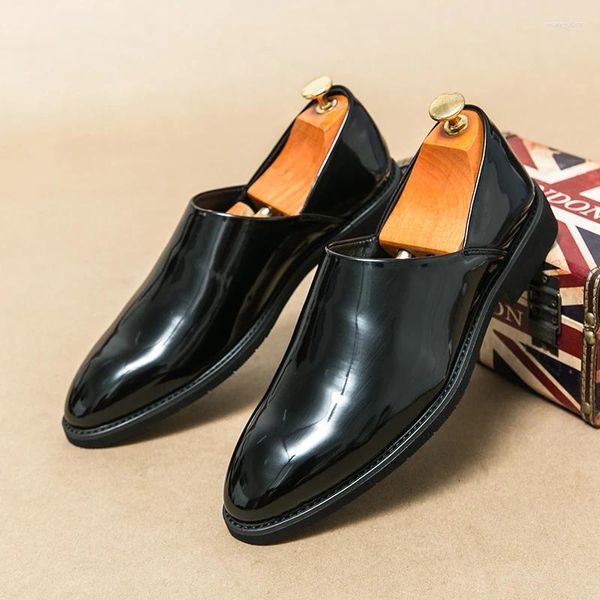 Sıradan Ayakkabı Lüks Patent Deri Klasik Slip-On Erkekler Yürüyen Loafers Leisure Sosyal Erkek Moda