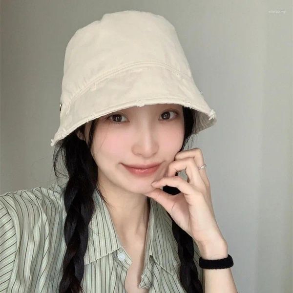Berets Japanische süße vielseitige, gebrochene Metalldekoration zeigen Gesicht kleiner Eimer Hut Frauen Frühling und Sommersonnenschatten Mode -Sonne Cappe