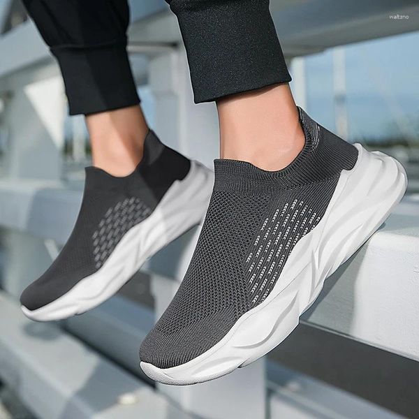 Sıradan Ayakkabı 2024 Erkek Tarzı Hafif Nefes Alabası Slip-On Leisure Sports Fashion Dış Mekan Koşu