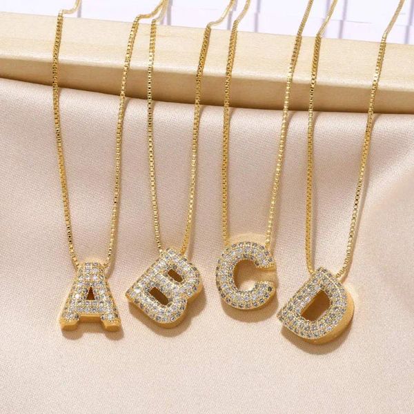 Anhänger Halsketten Flola Exquisitis Clear Crystal Initial für Frauen Kupfer Gold plattiert benutzerdefinierten Namen 26 Buchstaben Schmuck NKEP54