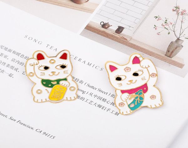 Gatto carino cartone animato giapponese retrò fortunato spilla gatto badge metallo abbottonatura di abbigliamento con spillo per anime integrali1431935