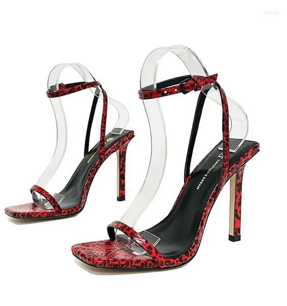 Отсуть обувь французская ниша с одной строкой сандалии 2024 Summer Fashion Sexy Leopard Print Все соответствующие стилевые каблуки квадратный
