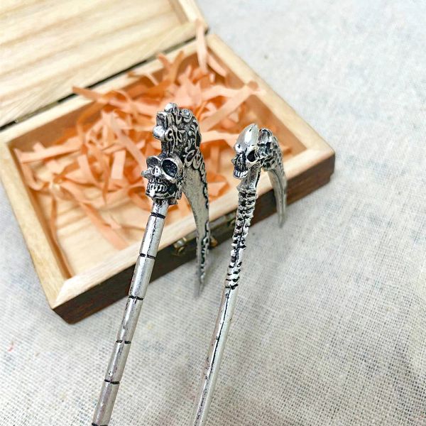 Punk Death Scythe Skull Hair Stick for Women Gothic Vikings Falcola cazzone in metallo Fleur-de-lis Witch Hairclip Retro Norse Jewelry