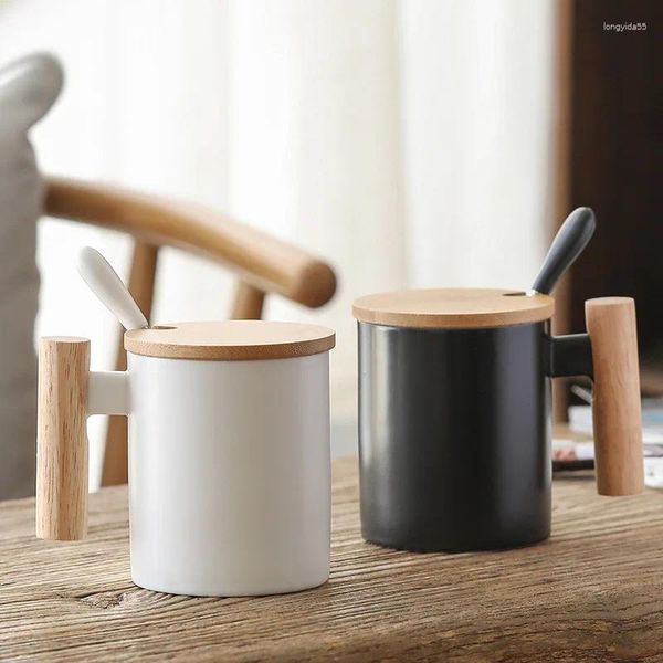 Tassen 1PCS 310 ml Keramik Holzgriff Kaffeetasse mit Deckel und Löffel Milchpaarpaar Office Küche Wassergeschenk