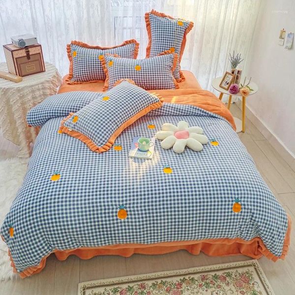 Bettwäsche-Sets Home Set High-End-Stickerei dickes vierteiliger Winter Koralle Fleece Doppelseitige Quilt-Deckblatt Bett