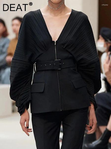 Damenjacken Fashion V-Ausschnitt Gürtel Taille Full Sleeves Reißverschluss Spleiß Faltenhülse schwarze Mantel Spring 2024 17a3039