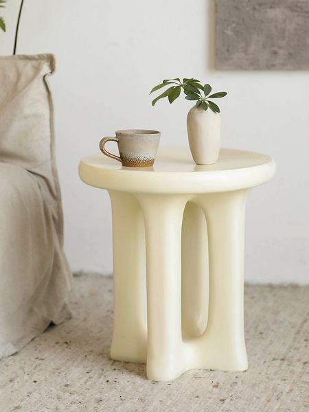 Design fühlt creme gelbe runde Kaffeetische Harz Mobile Luxus Wohnzimmer TV Ständer Sofa Seiten Tee Tisch Balkon kleiner Tisch