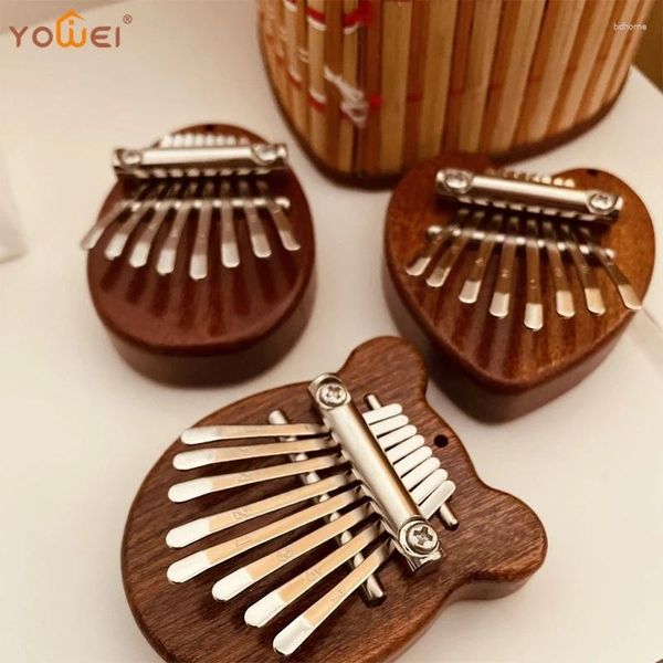 Dekorative Figuren 1pc 8 Key Kalimba Thumb Piano Geschenke für Kinder Anfänger Musikliebhaber Spieler süßer Instrument Anhänger Keychain