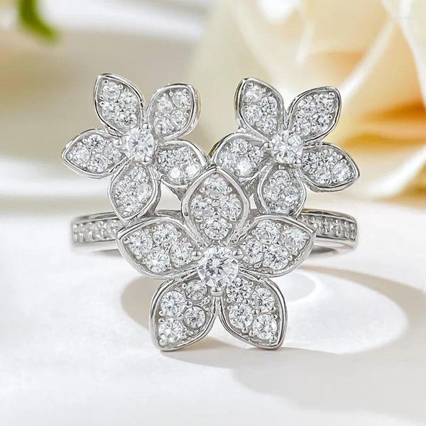 Ringos de cluster S925 Silver Ring Brocade Floral Três flores Moda feminina Versátil