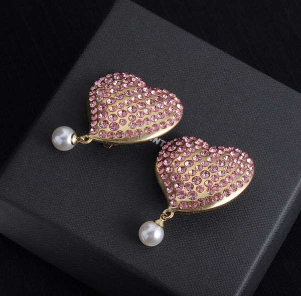 Designer clássico pérola breol da marca famosa Diamond Diamond Heart Brincos Mulheres Ear clipe 18K Gold Bated High Quality Looks Presente Presente