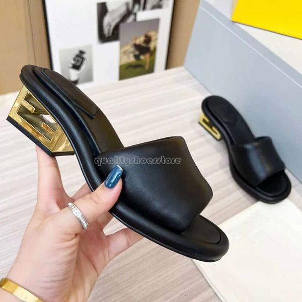 Woman Shoes FF Baguete de verão Mulheres lindas designers Sandals Designer de moda elegante sapatos de salto baixo