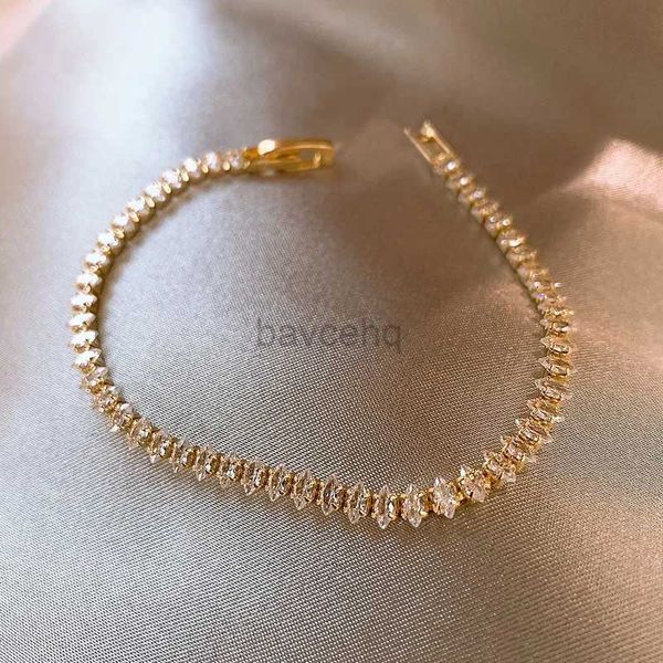 Bracciale geometrico squisito squisito braccialetto geometrico semplice temperamento fascino coreano bracciale abbigliamento abbigliamento accessori per gioielli regalo 240411