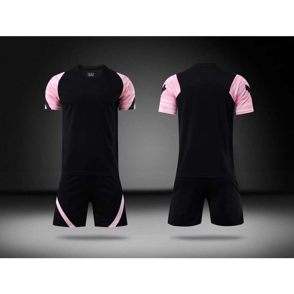 Versão leve definida para alunos do ensino médio primário.O uniforme da competição de futebol pode ser bordado com nomes e números