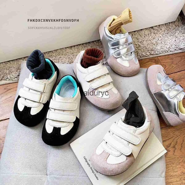 Sneakers Versione coreana delle scarpe per bambini 3-6-12 anni figlie sportive Spring doppio velcro Girls tedesco Training Boys Board Show Shoe Trend H240411