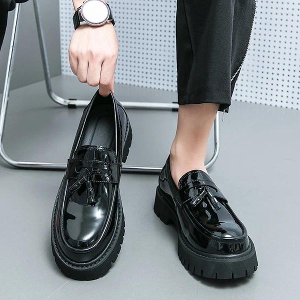Sapatos casuais masculinos outono pequeno couro borla moda plataforma tendência versátil japão coreano terno de negócios