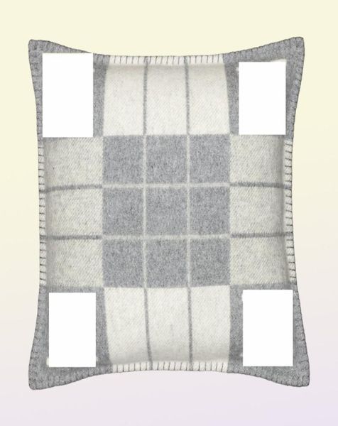 Cartas de grife lançar travesseiros Cashmere Cashmere Almofadas de luxo Cushion Cushion Prophase sem núcleo Jacquard Sofá Bed Wool C1288248