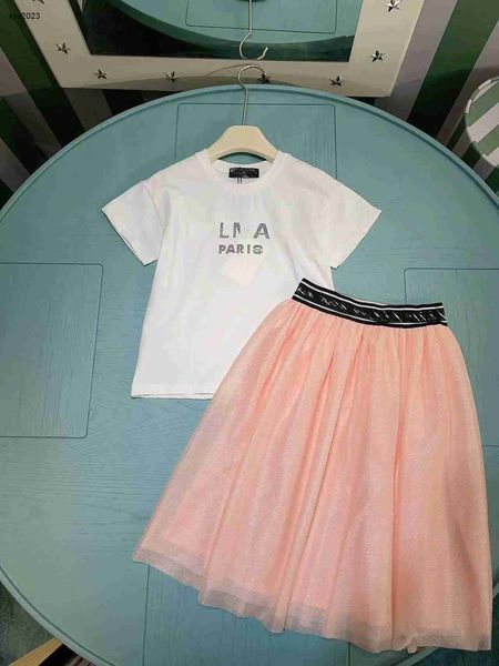 Fashion Baby Tracksuits Summer Girls Dress Gotes Terno infantil Roupas de designer Tamanho 90-150 cm Camiseta e saia longa de renda rosa 24April