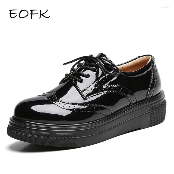 Повседневная обувь eofk Women Brogue Platform Осенняя патентная кожаная черная квартира Lady Derby Classic Varnish Oxfords Женская обувь
