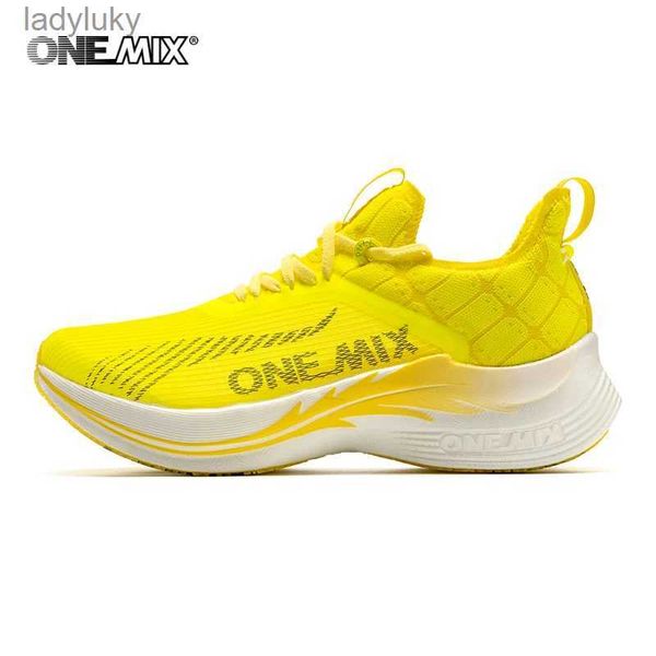 Sapatos atléticos Onemix 2024 Carbon Board Marathon Running and Racing Shoes Professional estável Apoio ao choque absorvendo sapatos de esportes de rebote ultra leve C240412