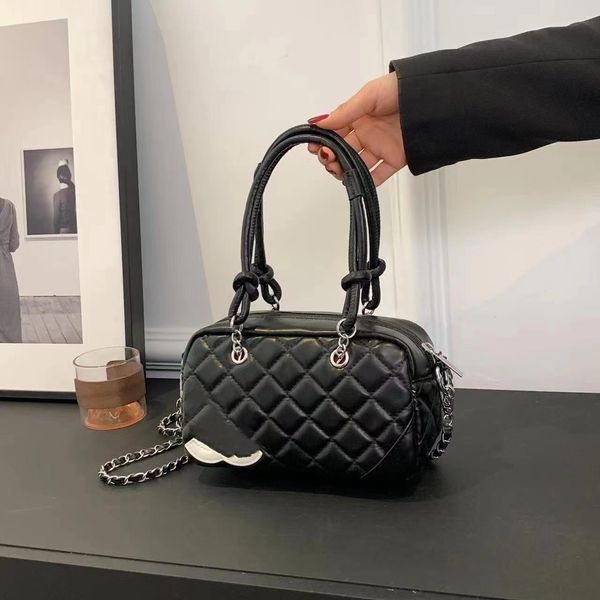 7a marka deri moda kadın omuz çantası yeni mektup logo fermuar tasarım rahat üst düzey çapraz çanta 6 renk hafif lüks elmas desen düz renkli çanta