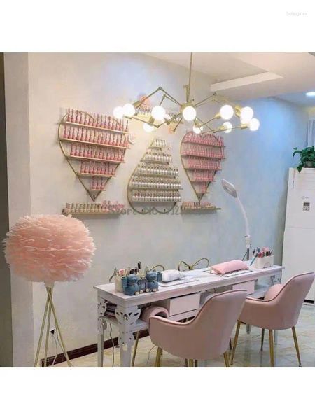 Piastre decorative in un muro di mensole per nail art sospeso a forma di cuore Stipocal