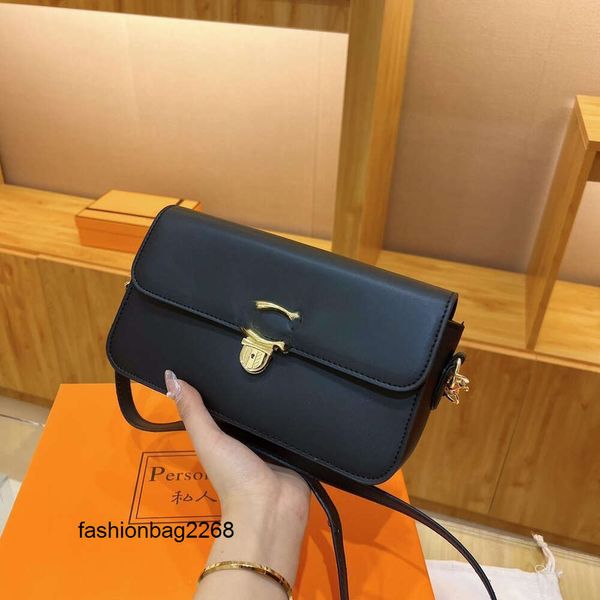 Armazene saco de ombro por atacado de designer novo bolsa quadrada pequena oblíqua de bolsa cruzada moda all-in-one ombro crossbody bolsa de couro de couro portátil bolsa de celular bolsa de celular