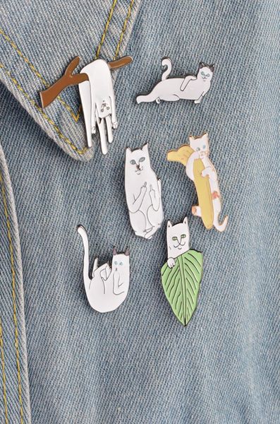 Cartoon Cats engraçados com banana no design do ramo Broooch Pins Blitge Pin Back Button Corsage Men Mulheres Jóias Infantis3210214