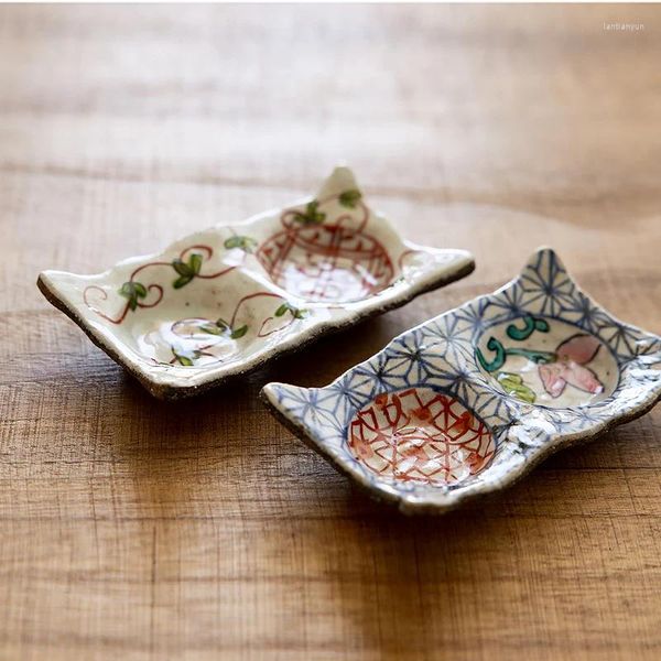 Placas queimam pratos pequenos pintados à mão de cerâmica estilo japonês e materiais versáteis de mergulho na moda
