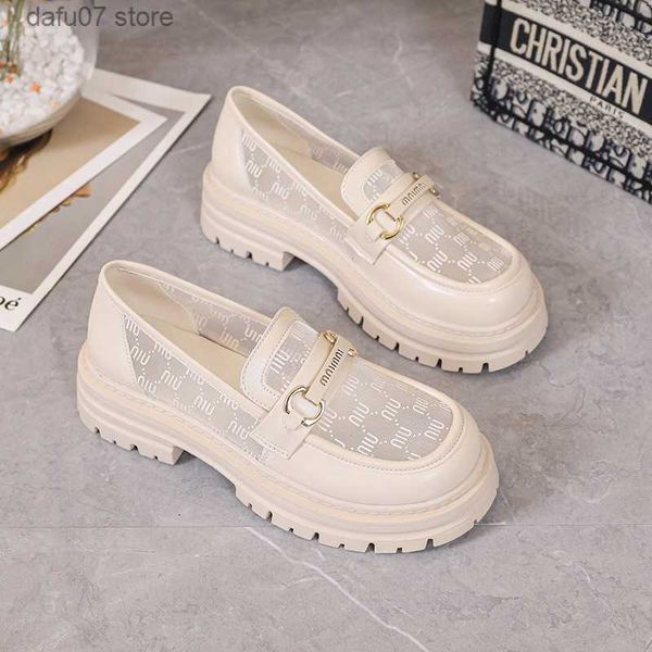 Scarpe eleganti scarpe casual mocassini alesi per bambini 2023 nuove scarpe a maglie primaverili ed estive versatili con un tallone singolo per le donne H240412