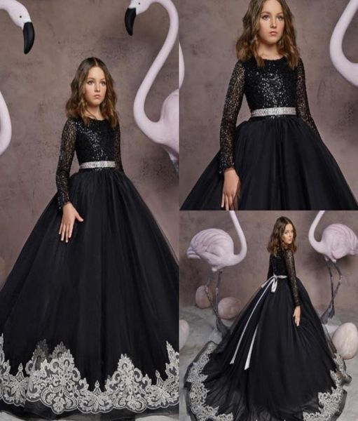 2020 Schwarze Blumenmädchenkleider Applikationen Kristall Pailletten Gürtel Langarm Mädchen Festzug Kleid Juwel n Ballkleider Mädchen Partykleider5716042