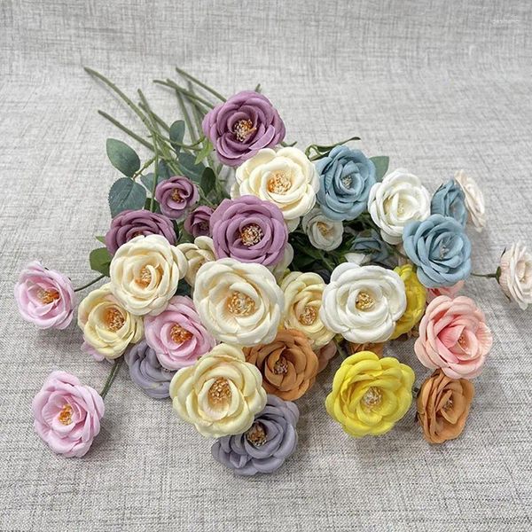 Fiori decorativi 10pcs/lotto 5heads rosa artificiale fiore di seta da sposa con sfondo di sfondo finto per la casa decorazione rose