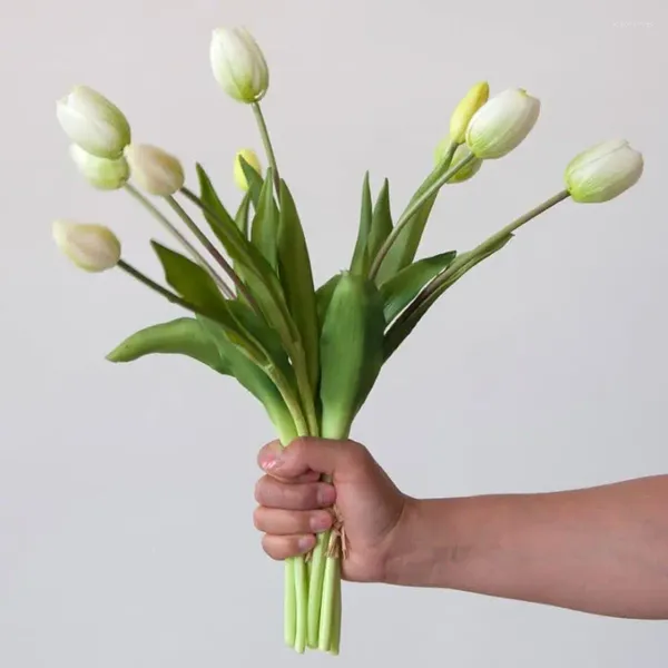 Flores decorativas 10 PCs Tulipa artificial Touch Real Plástico Flor Falsa Bouquet Table Arranjos Gream para Casamento de Festas do Escritório em casa