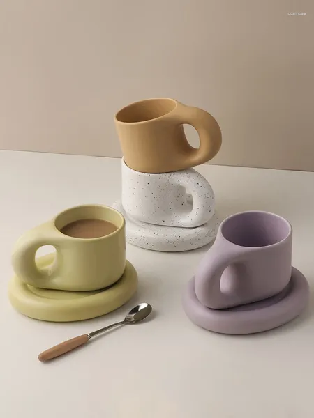 Coppe Saucers Caffeono creativo Nordic e piattino grasso manico per espresso tazza da tè da tè divertente bevande per bevande personalizzate 300 ml