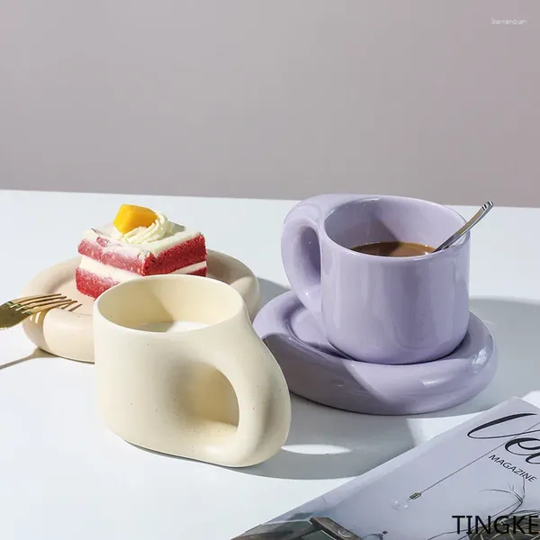 Tassen Einfacher und dicker Tasse Keramik Becher Exquisit mit Untertassen Kaffee Milk Tee -Büro -Trinker für Freunde Das Geburtstagsgeschenk
