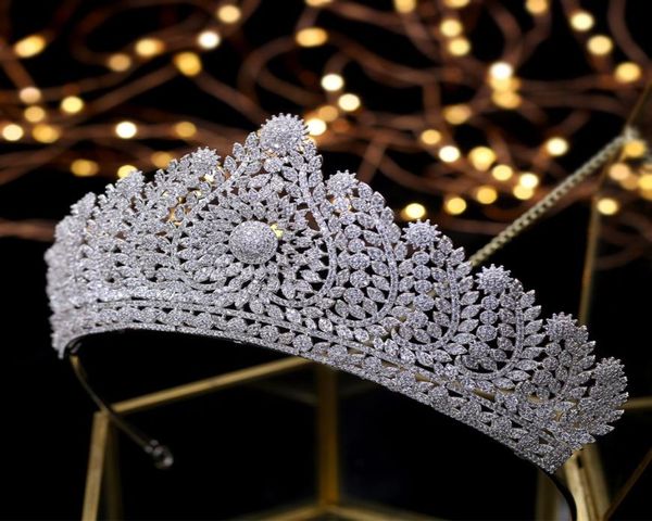 Wunderschöne Royal Tiaras Quinceanera Crowns Braut Kopfstück Hochzeit Haarschmuck Tocado Novia Hochzeit Hair Accessoires Zirkon Crown5048636