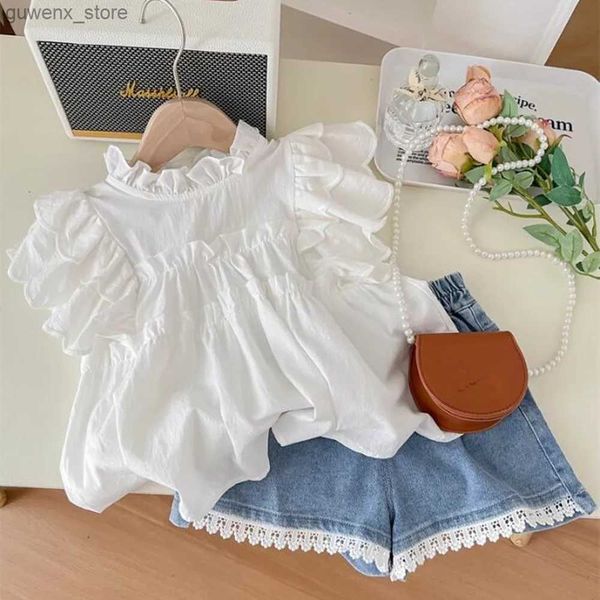 Kleidungssets 2023 Sommer Neue Mädchen Set Childrens Mode Flying Sleeve Lace Doll Hemd+Spitze Denim Shorts 2pcs Kleidungsstück Y240412Y240417dgry