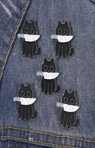 Pronomi di gatto nero Pin Pin Punk Punk Quothe She Love Knife Animals Badge Witch Lapel Pin Kitten Goth Jewelry Gift FRI2822978