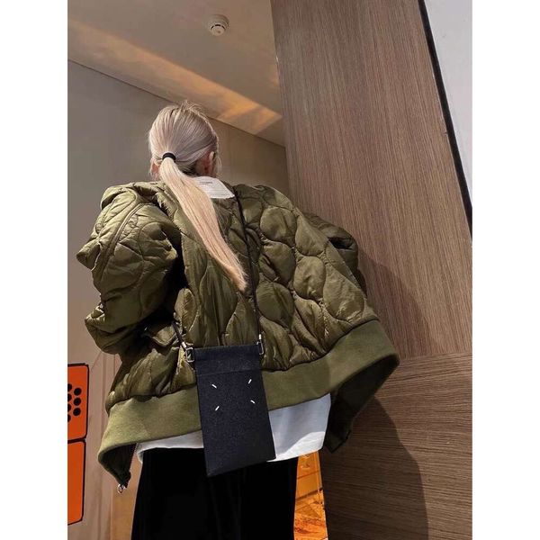 Damengrabenmäntel Nischendesign 23FW Release Military Green Diamond Checkered Jacket Cotton Jacke mit einer minimalistischen stilvollen Silhouette