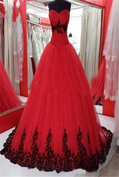Pretty 2022 Red Bordado preto Bordado de renda Vestidos de noiva vestidos de bola barato pregas baratas de espartilho sem alças Vestido de Novia Bridal 1918154