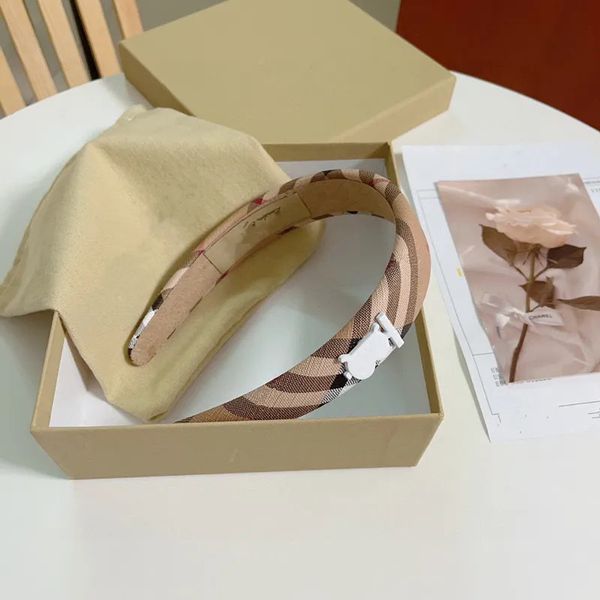 Luxusmarke B Buchstaben Stirnband Designer PU Leder Hair Band für Frauen Stirnbänder mit Label Logo Khaki Mischen Sie Farben für Großhandel