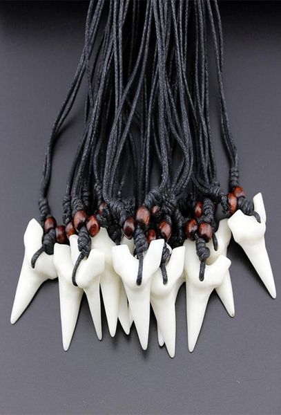 Moda por atacado misto de 12 pcs imitação de iok colar de dente de dentes brancos pingentes de amuleto para homens jóias femininas mn5775629368