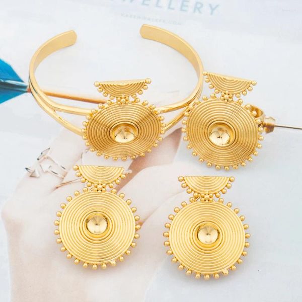 Brincos de colar Jóias de cor de ouro de tendência para mulheres Africano Dubai Clip and Bangle Ring 18K Acessórios banhados presentes